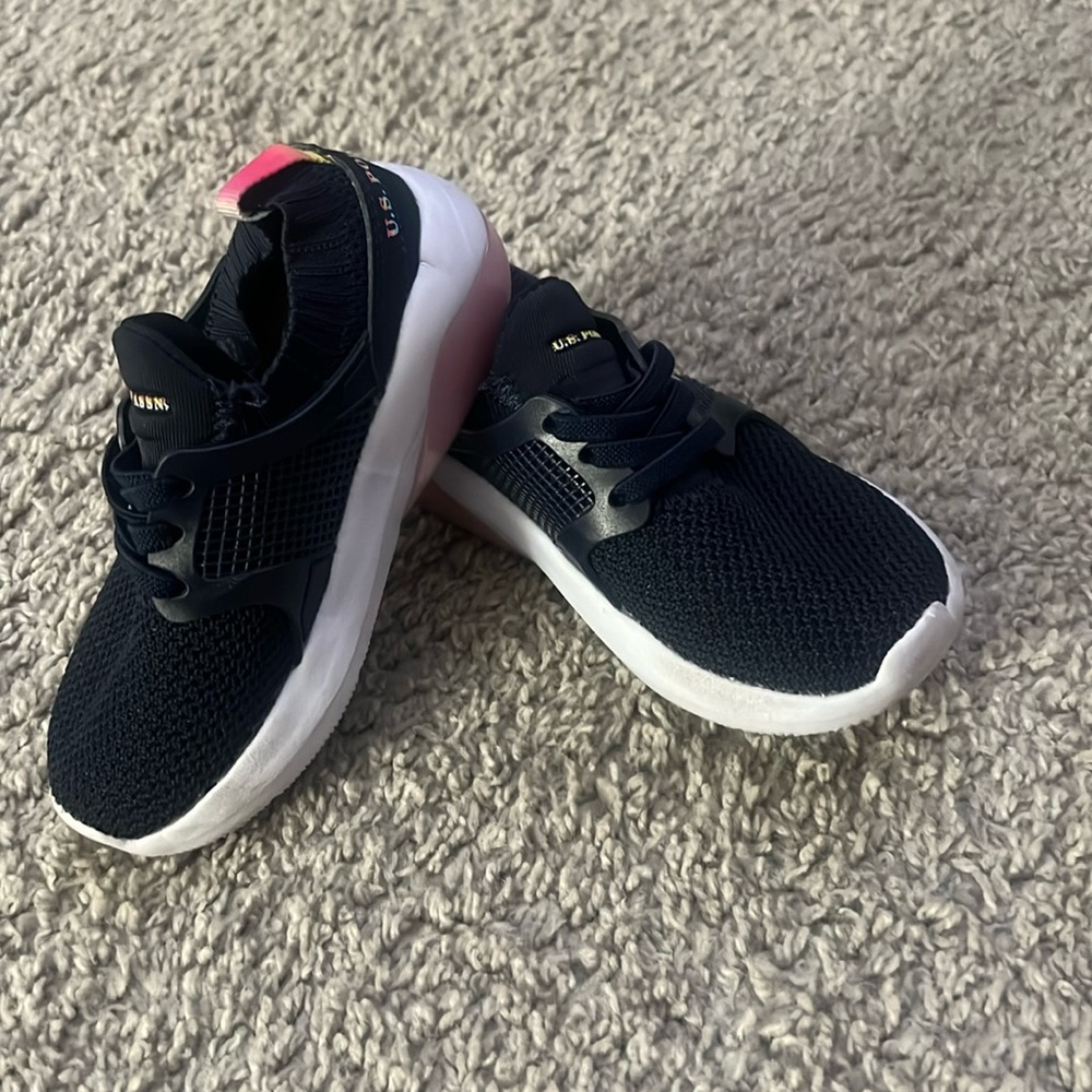No tie shoes